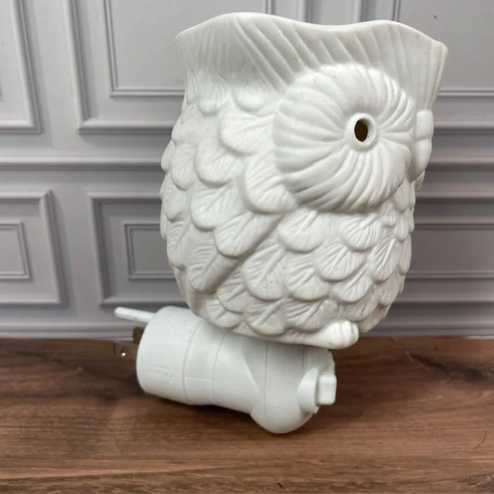 Scentsy Owl Plug In Wax Warmer White Ceramic Electric Home Fragrance Decor